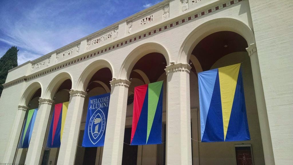 Gaudeamus igitur.
Iuvenes dum sumus.
#PomonaAW15