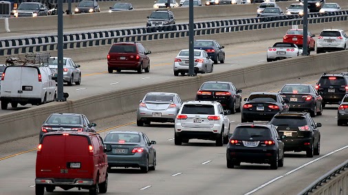 Trump meeting with automakers about how to consume more gasoline