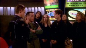 Babylon 5 5x07 Secrets of the Soul - teeps arriving